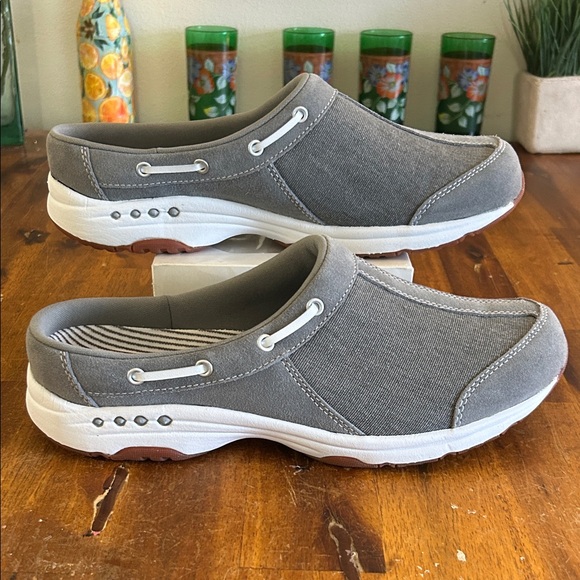 New No Tags Women's Easy Spirit Travelport  Gray/White Slip-On Mules Clogs: 11 - Picture 5 of 8